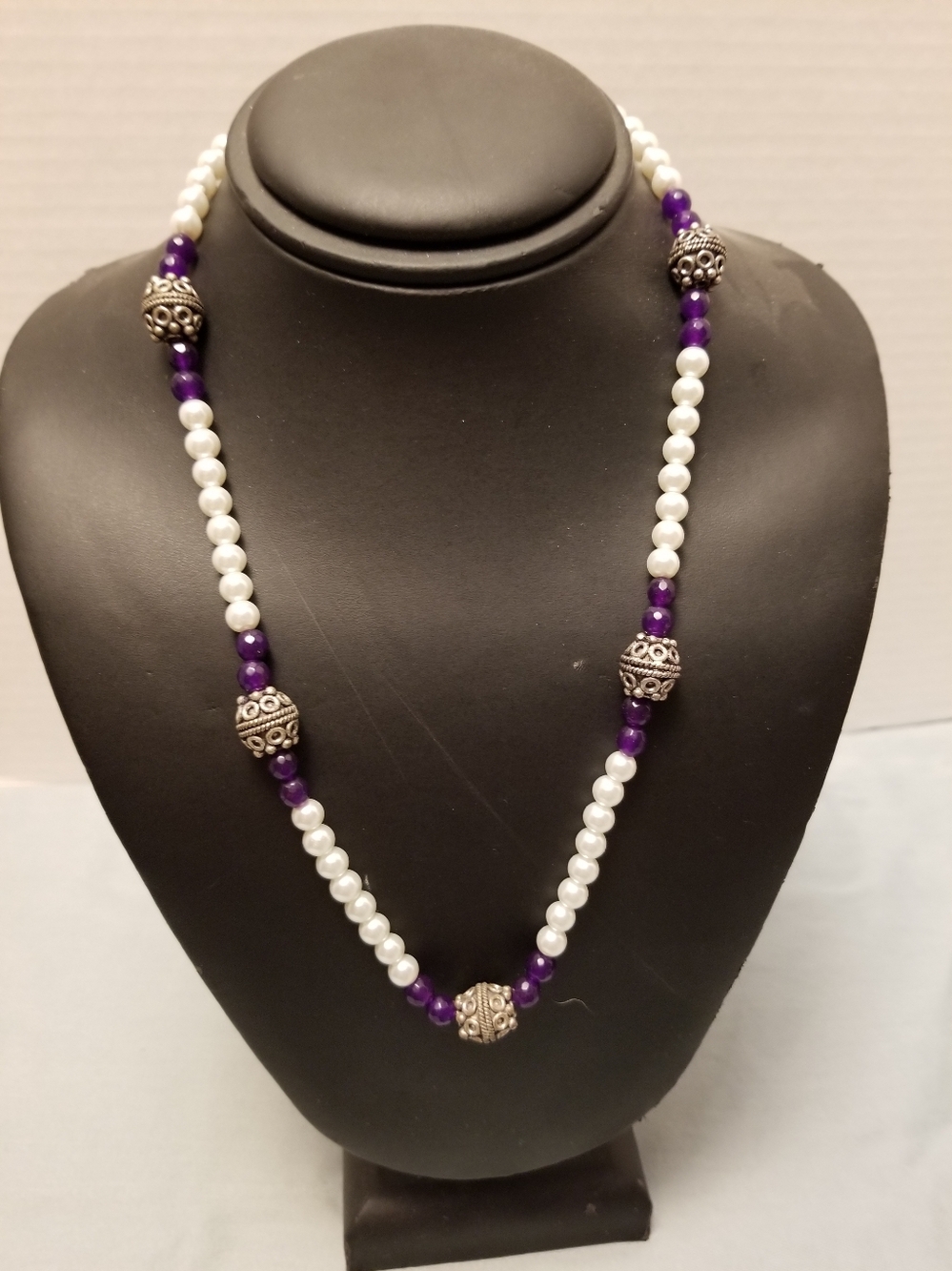 NEW Elegant Purple and White Beaded Necklace 20"